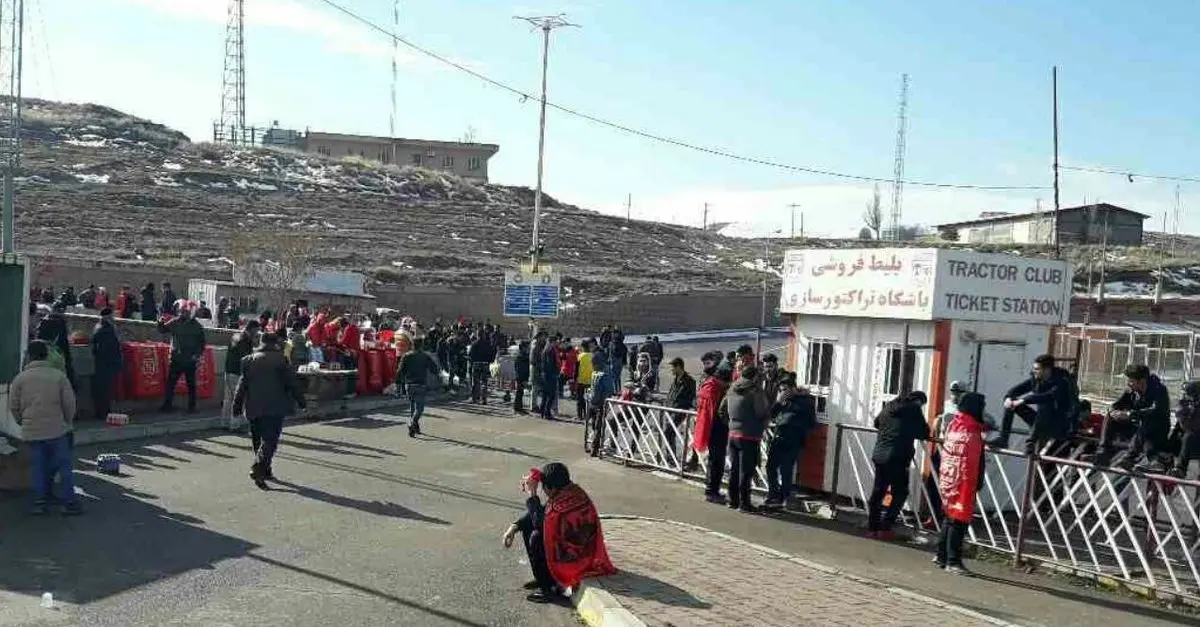 حضور هواداران پشت درهای بسته ورزشگاه