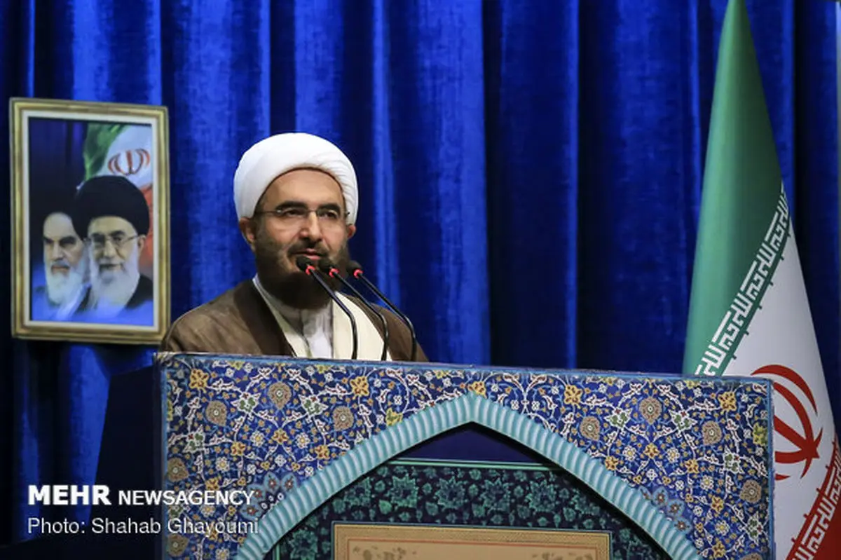 حاج‌علی اکبری: "گام دوم" بیانیه افق‌گشا و مسئولیت‌آفرین است/ جوانان به میدان بیایند