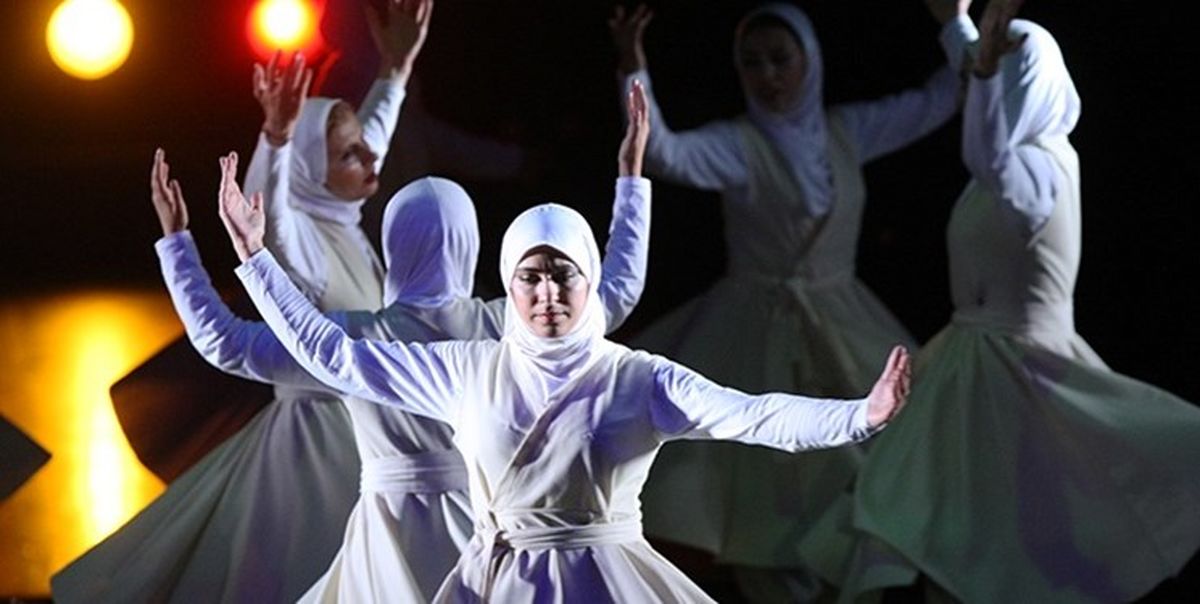 دسته گل جدید مدیران استان/ اجرای حرکات موزون دختران برای خوش آمدگویی به خانم معاون!