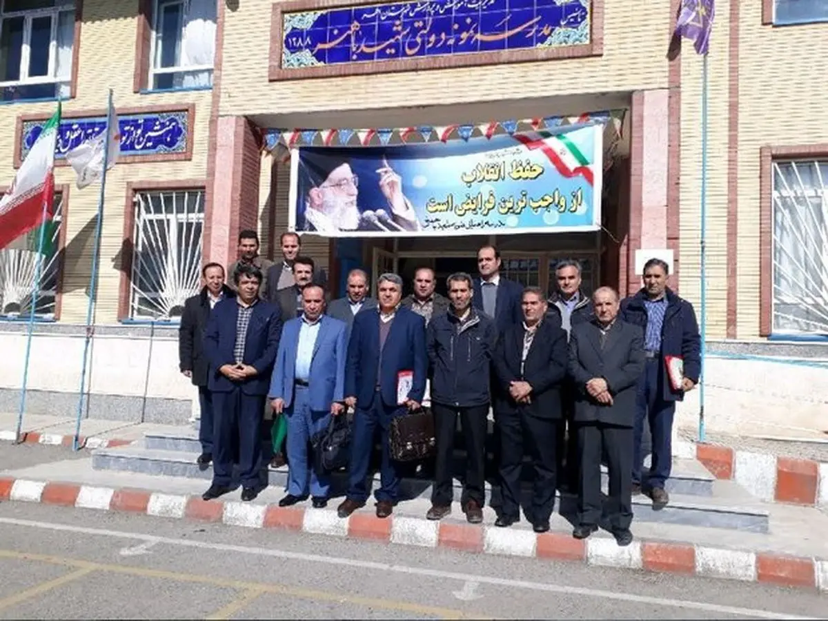 اولیای دانش‌آموزان اهری مدیر و عوامل مدرسه شدند