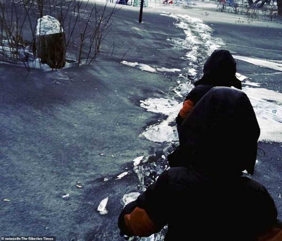 سیاه پوش شدن روسیه با بارش برف سیاه (عکس)