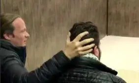 فیلم توهین پسر شفر به خبرنگار تبریزی در کنفرانس مطبوعاتی