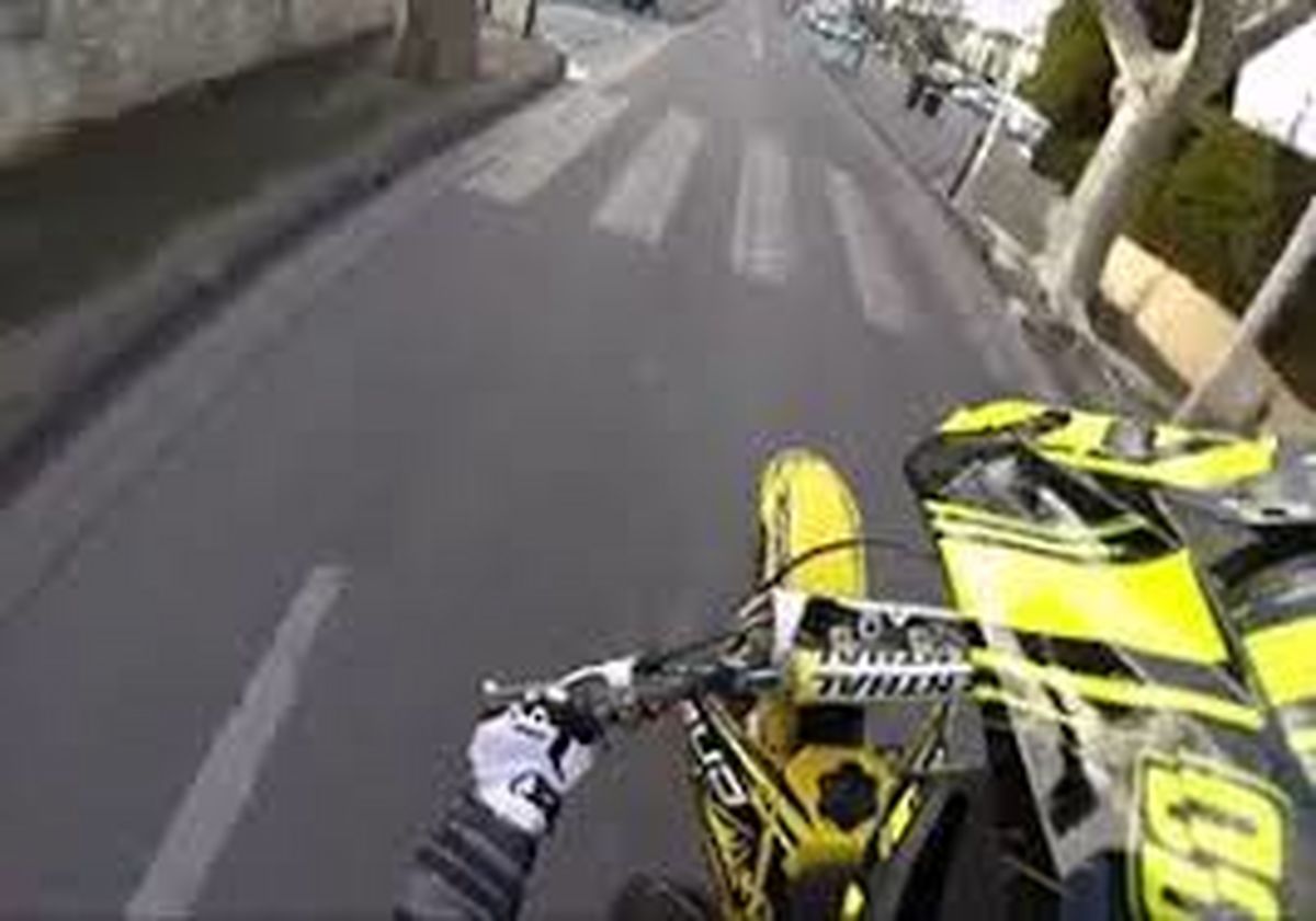 عجیب‌ترین شیوه دستگیری یک موتورسوار توسط پلیس + فیلم