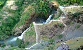 آبشاری با دو طبقه پنهان