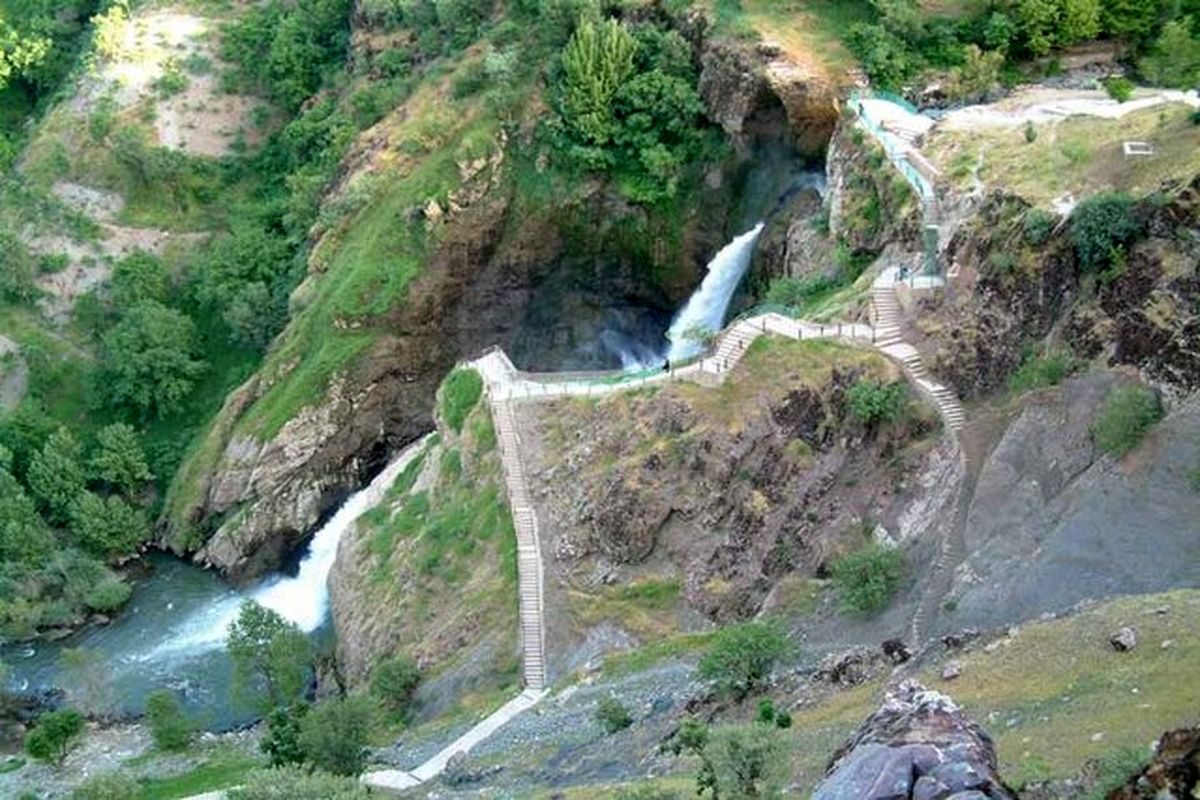 آبشاری با دو طبقه پنهان