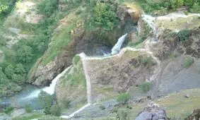 آبشاری با دو طبقه پنهان