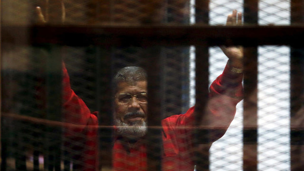 محاکمه محمد مرسی و ۲۳ متهم دیگر به سوم مارس موکول شد