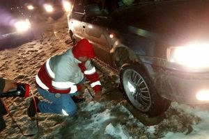 ۶۰ خودرو گرفتار در برف فارس امدادرسانی شدند