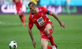 کاپیتان مصدوم روی نیمکت نشست