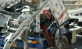 واژگونی کامیون راننده و سرنشین را به کام مرگ کشاند