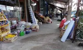 تجاوز به حریم پیاده‌روها در بروجرد؛ نابسامانی وضعیت ترافیک