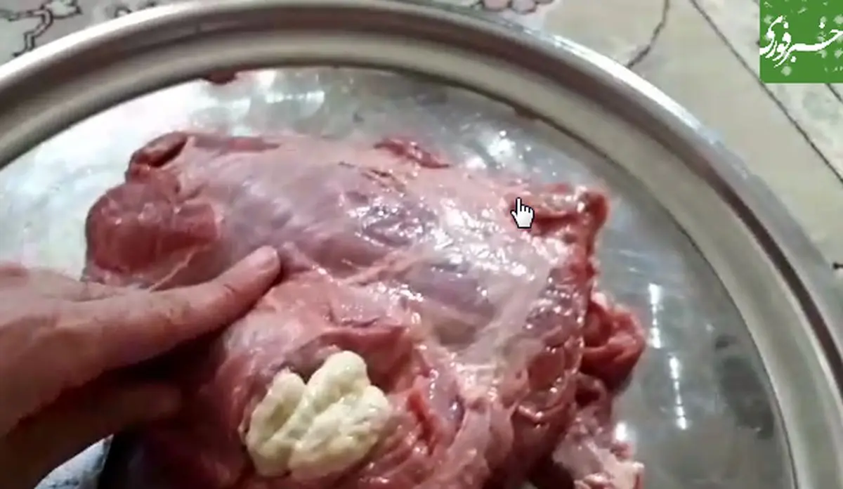 خروج توده چرکی از گوشت منجمد برزیلی