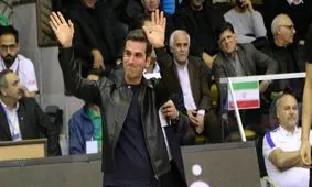 برنده سیمرغ فیلم فجر به سالن آمد/حضور کولاکوویچ در تالار بسکتبال