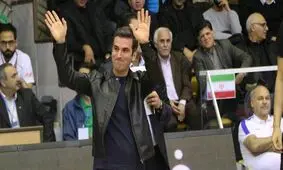 برنده سیمرغ فیلم فجر به سالن آمد/حضور کولاکوویچ در تالار بسکتبال