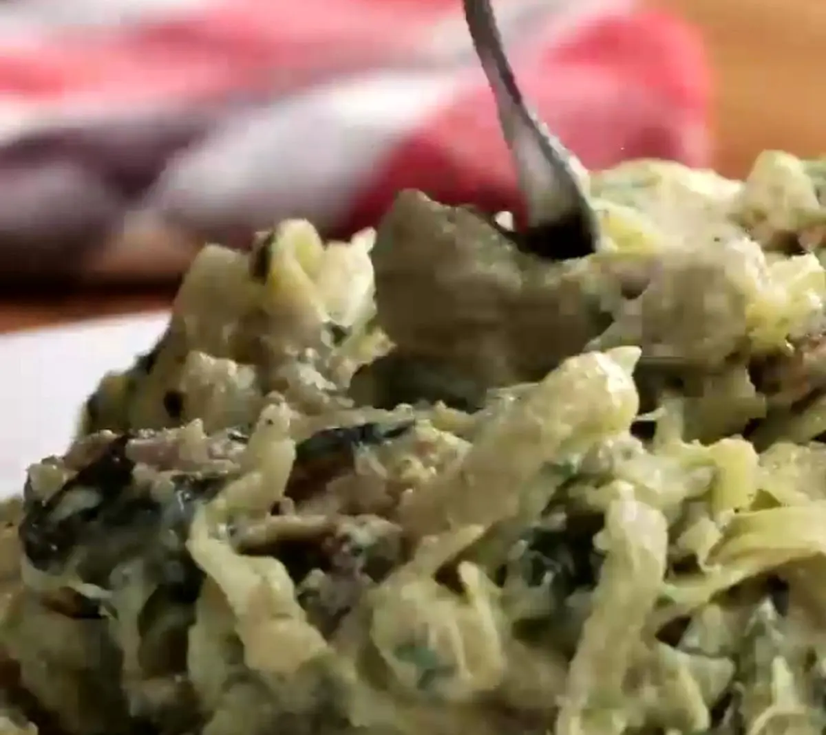 پاستای مرغ و اسفناج و بیکن