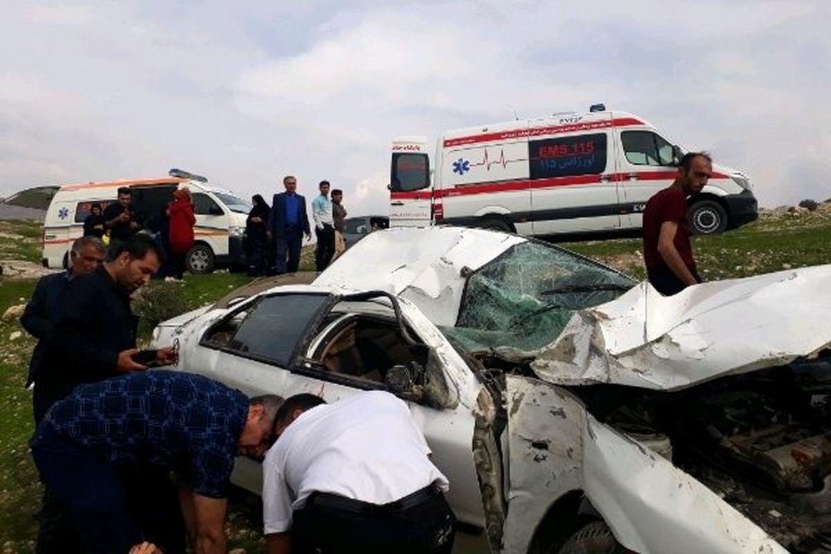 انحراف وبرخورد سمند با تیر برق در محور لنده ۳ مصدوم برجای گذاشت