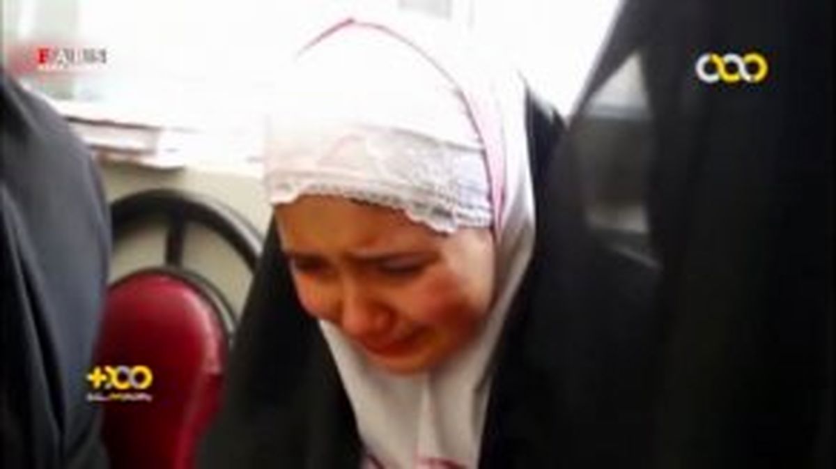 لحظهی خبر دادن شهادت پدر به دخترش توسط مدیر مدرسه+ویدئو