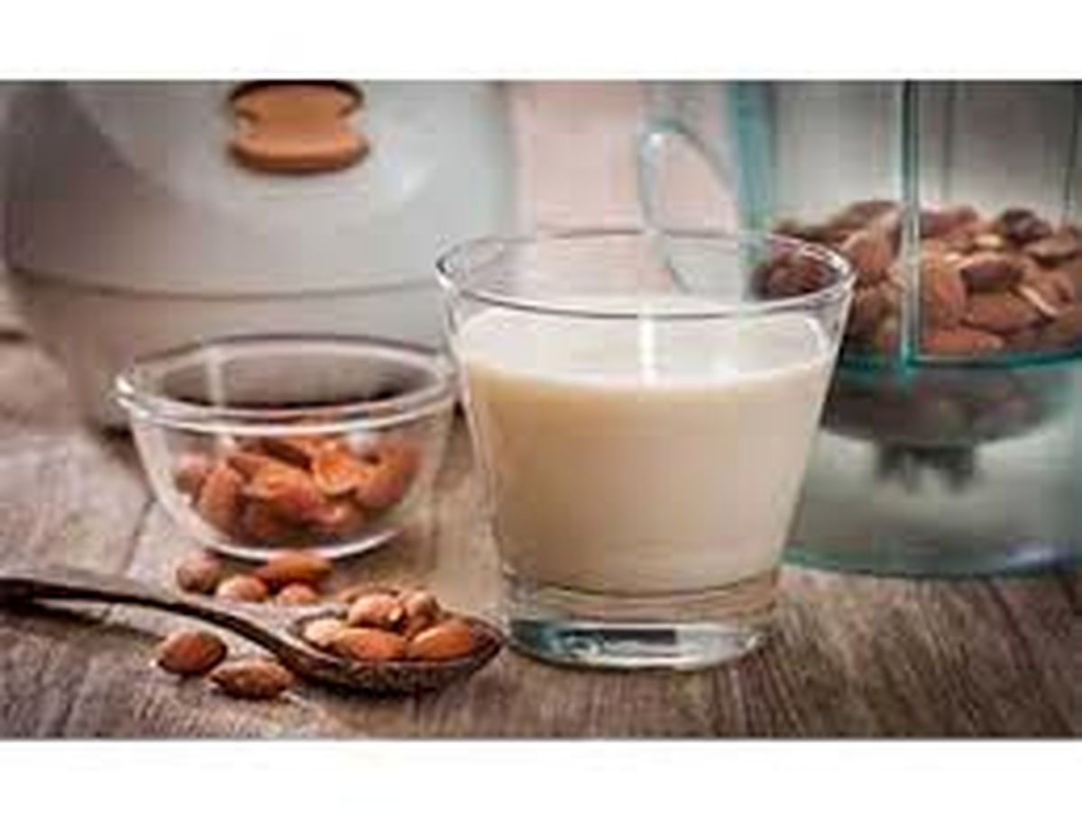 شیر بادام خانگی نوشیدنی خوشمزه و مقوی + دستور تهیه