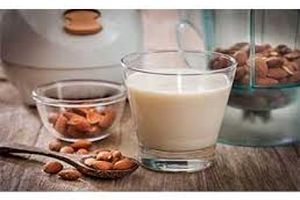 شیر بادام خانگی نوشیدنی خوشمزه و مقوی + دستور تهیه