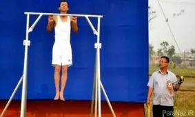 مردی که صاحب قوی ترین انگشت کوچک دنیاست + عکس