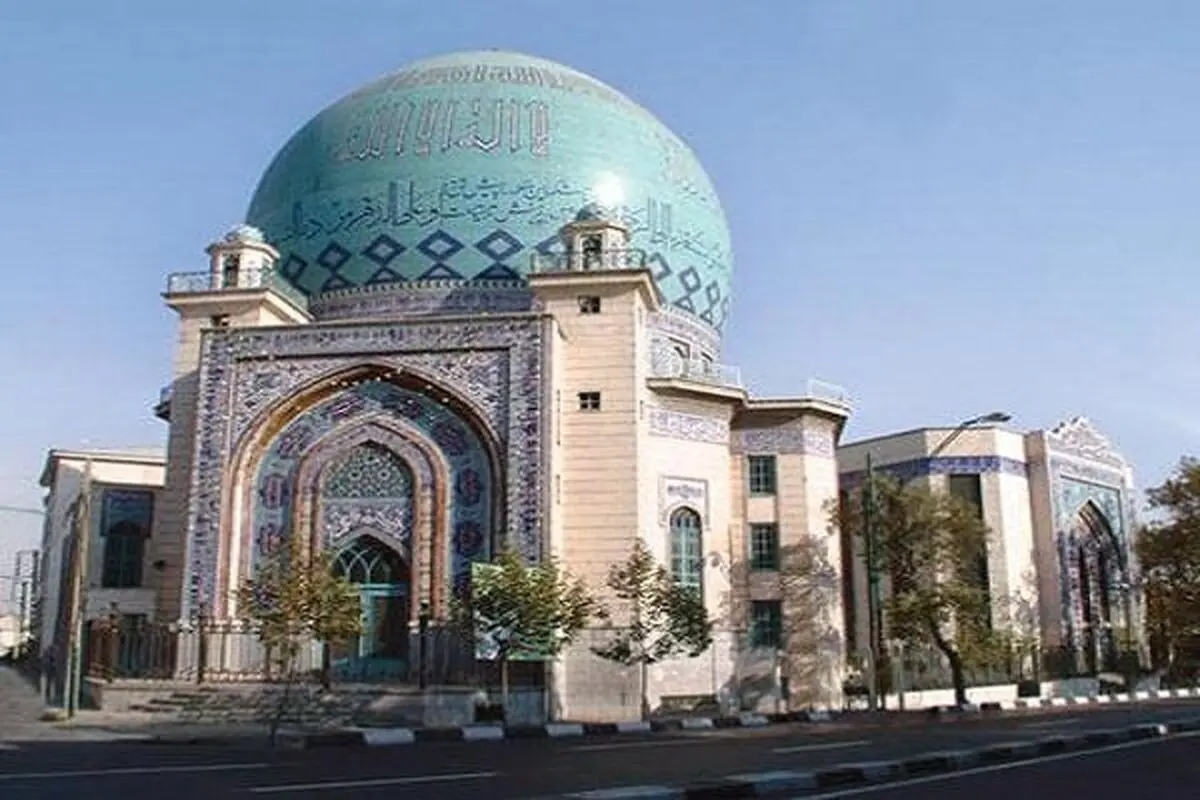 بازخوانی داستان حسینیۀ ارشاد به بهانۀ ممانعت از تشییع پیکر پوران شریعت رضوی در آن