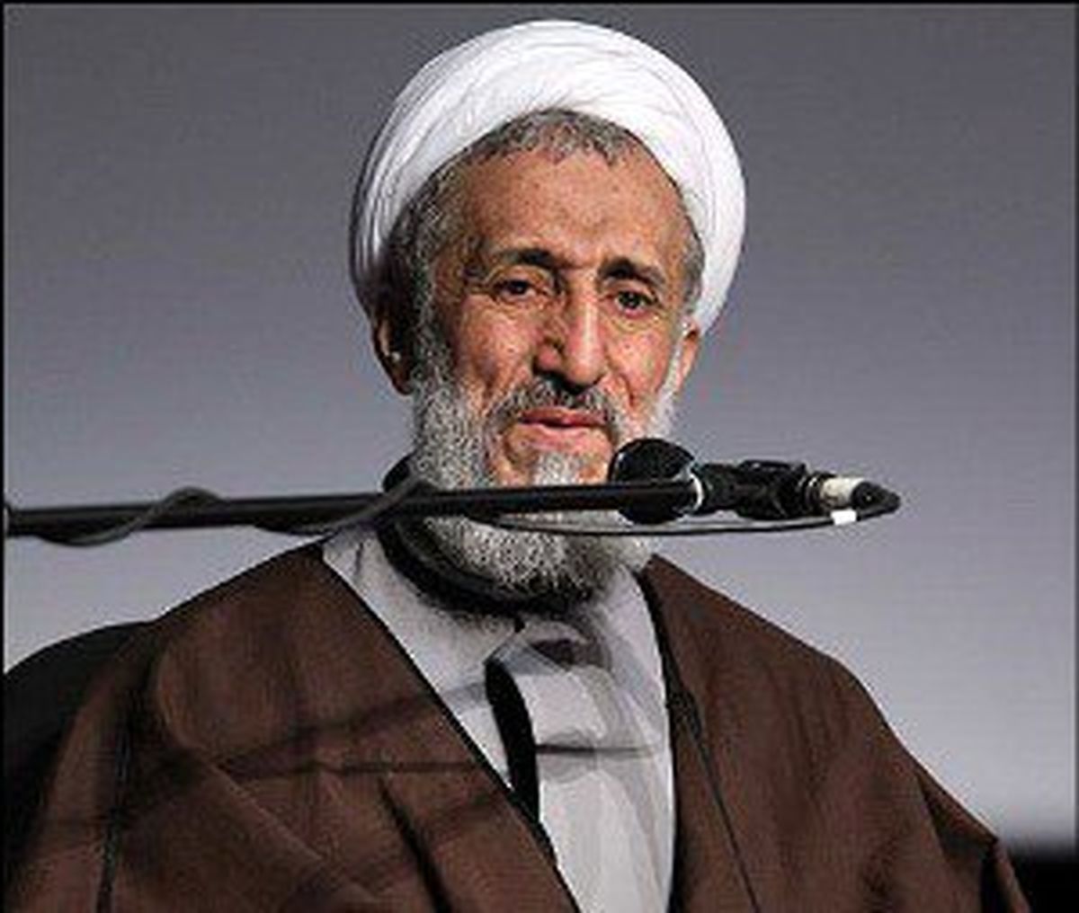 آنهایی که به قدرت خدا ایمان دارند در زمان قدرت بازی سیاسی نمیکنند