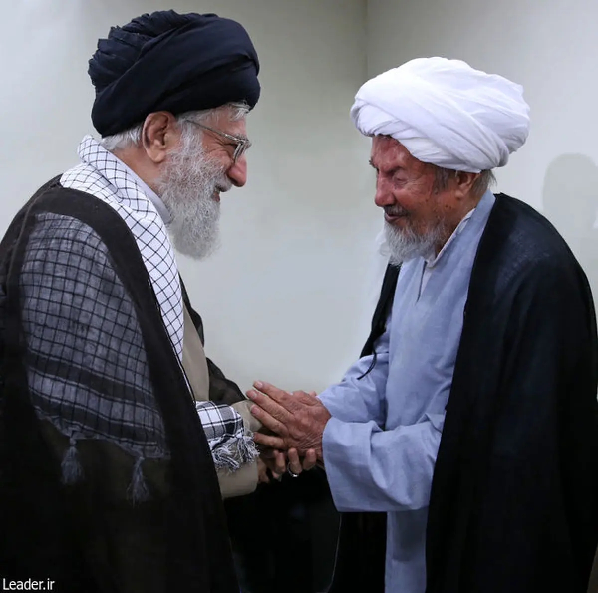 رهبر انقلاب رحلت فقیه پارسا آیت الله محمد مؤمن را تسلیت گفتند