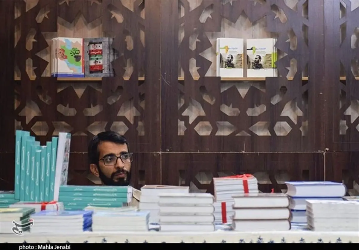 نهمین نمایشگاه ملی کتاب دفاع مقدس در کرمان به کار خود پایان داد