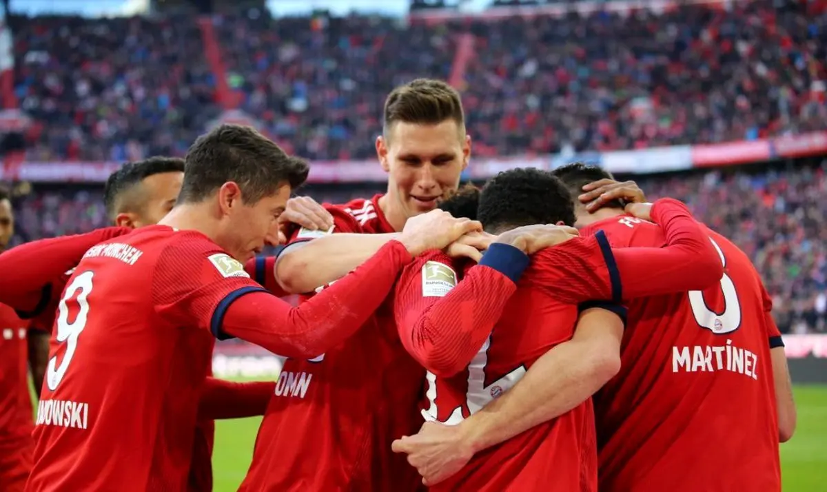 بایرن به دورتموند چسبید