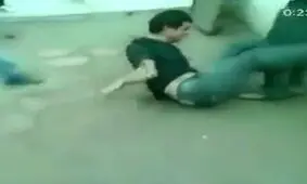 ویدیویی از لحظه دلخراش شکستن دست مرد جوان
