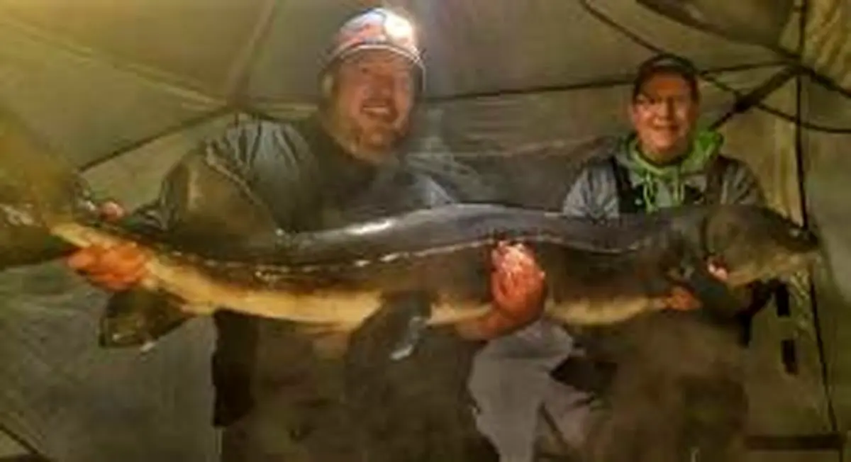 صید ماهی خاویار 100 ساله 2 متری + تصاویر
