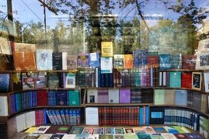 نگاهی به پرفروش‌های بازار کتاب در بهمن/رقابت داغ احمد شاملو با اوریانا فالاچی