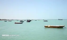 ۶ فروند قایق در آبهای خور بندزرک در آتش سوخت