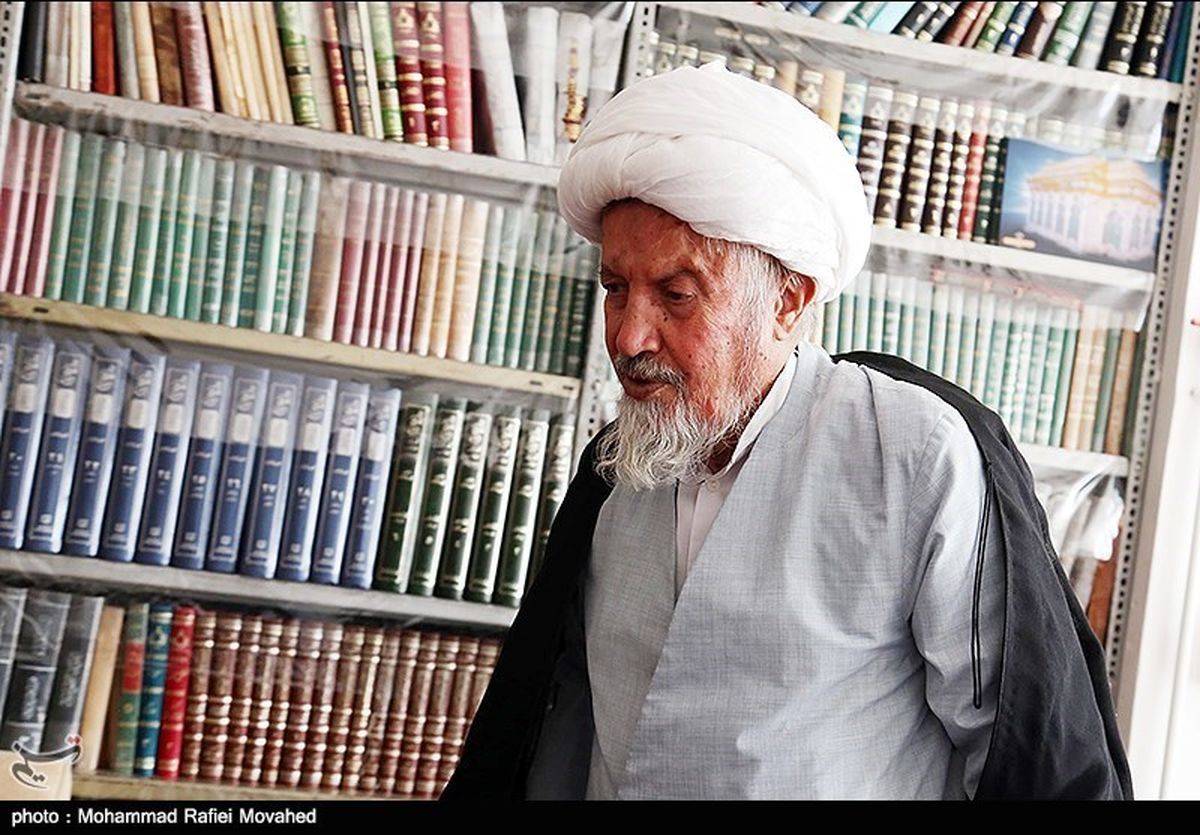روایت آیتالله مومن از عدم صلاحیت حسن خمینی/ توان علمی آیتالله خامنهای از ۱۰ مرجع بالاتر است