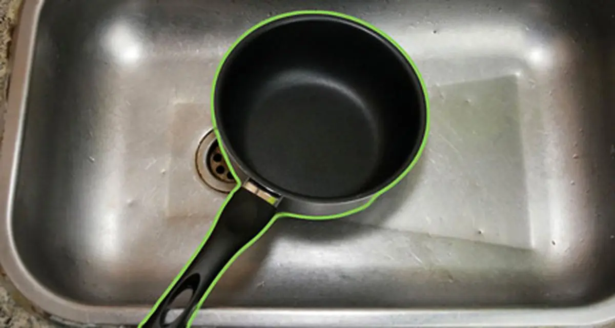 روش های تمیز کردن ظروف تفلون