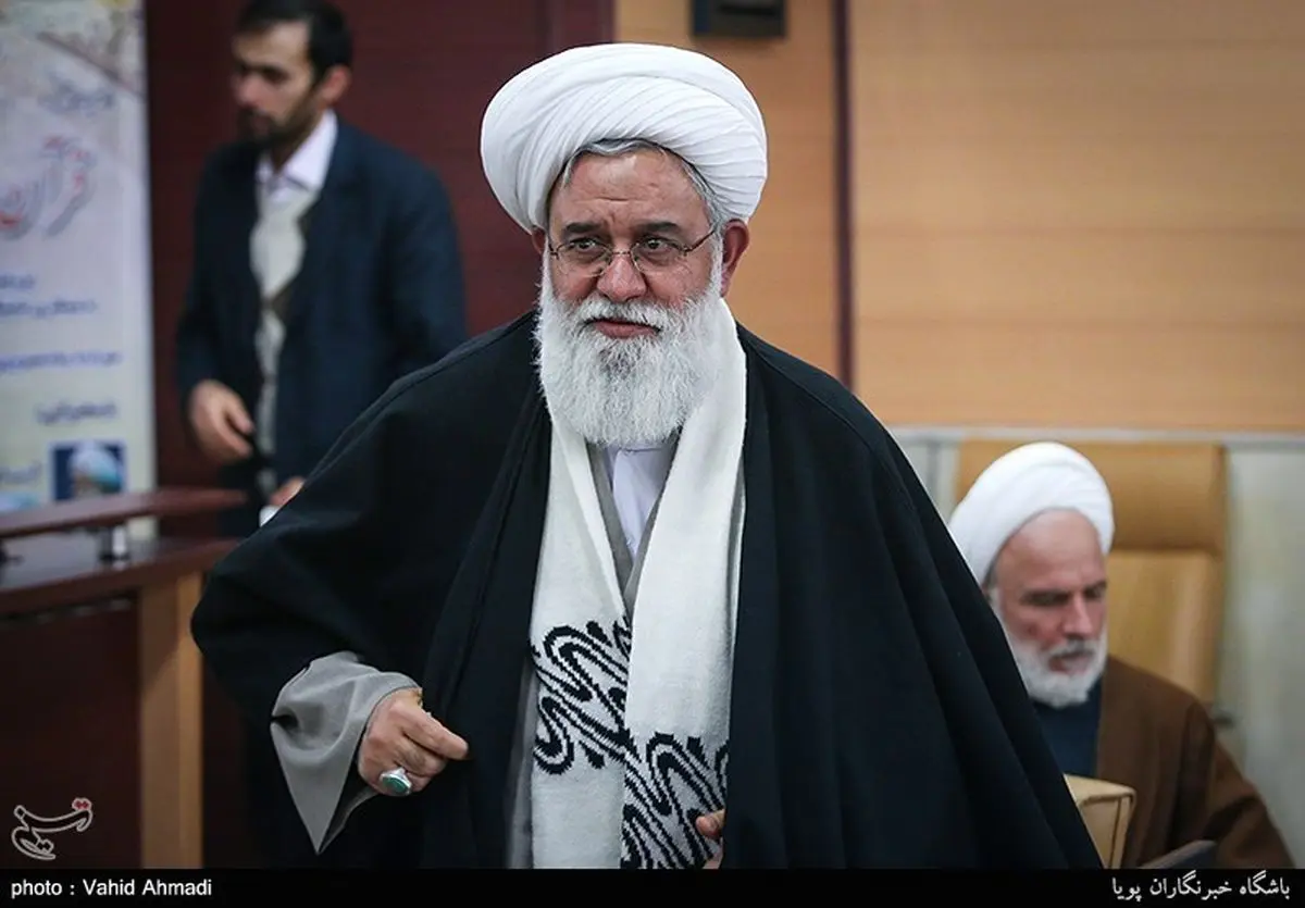 مسئولان زندگی رهبر انقلاب را الگو قرار دهند