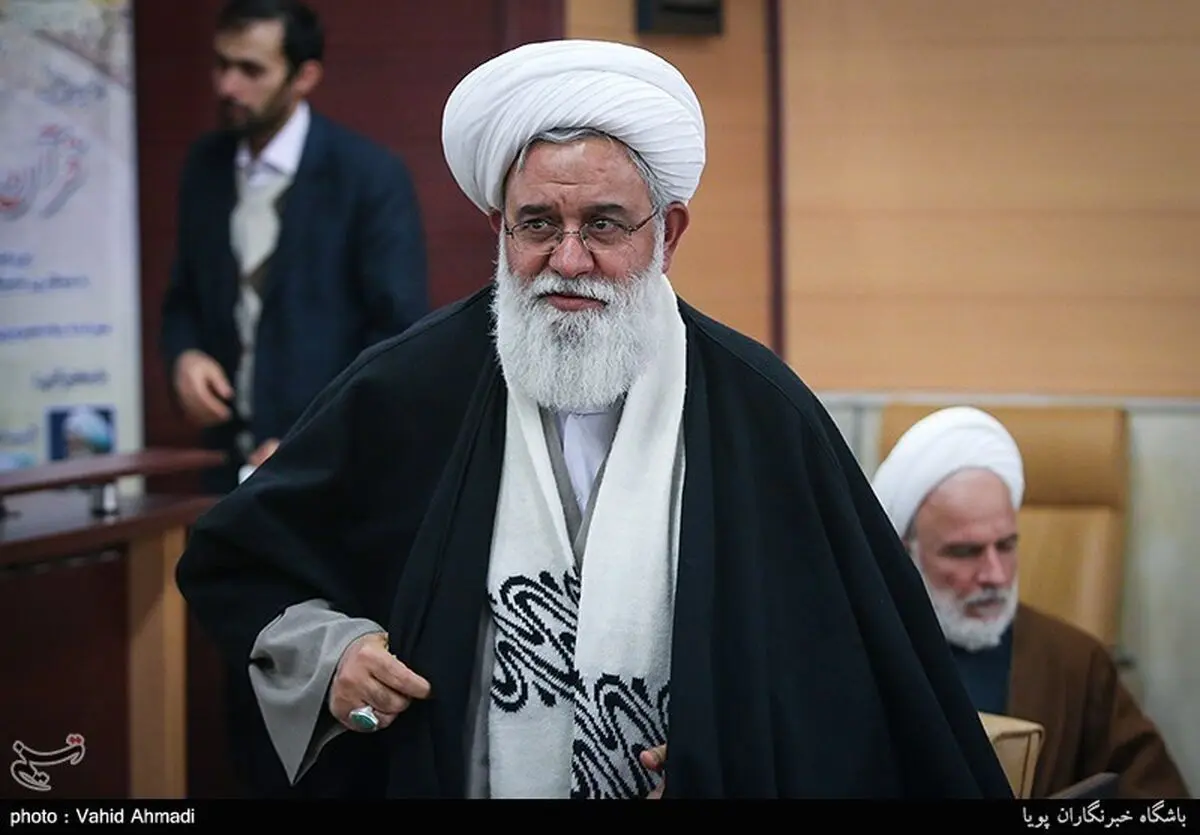مسئولان زندگی رهبر انقلاب را الگو قرار دهند