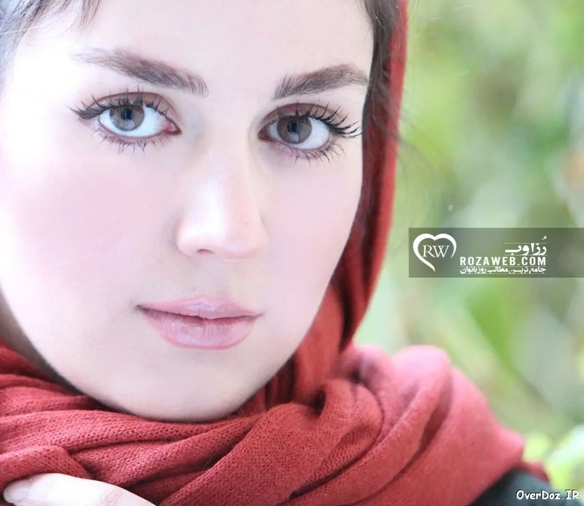 تصویری زیبا از افسانه پاکرو با لباس محلی