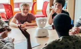 رباتی که بجای دانش آموز غایب به مدرسه می رود