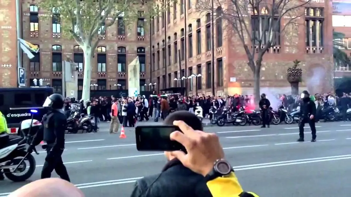 هیاهوی هواداران بارسلونا در خانه