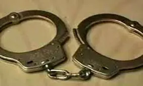 دستگیری زوج جوانی که تابلوهای راهور را می‌دزدیدند