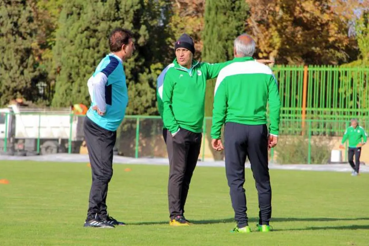 منصوریان:چرا اصفهانیان درباره اشتباهات داوری علیه ذوب‌آهن صحبت نمی‌کند؟