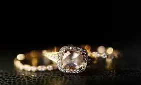 سفید کردن راحت انگشتر نقره در خانه با سس