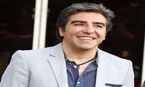 تصویری از خشایار الوند در کنار گروه سازنده «پایتخت»+عکس