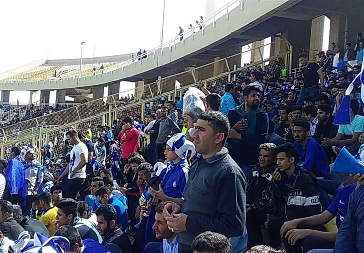 ورزشگاه در تسخیر استقلالی‌ها و شعار علیه فردوسی‌پور