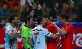 درگیری هوادار و دروازه‌بان گیتی‌پسند و توقف بازی