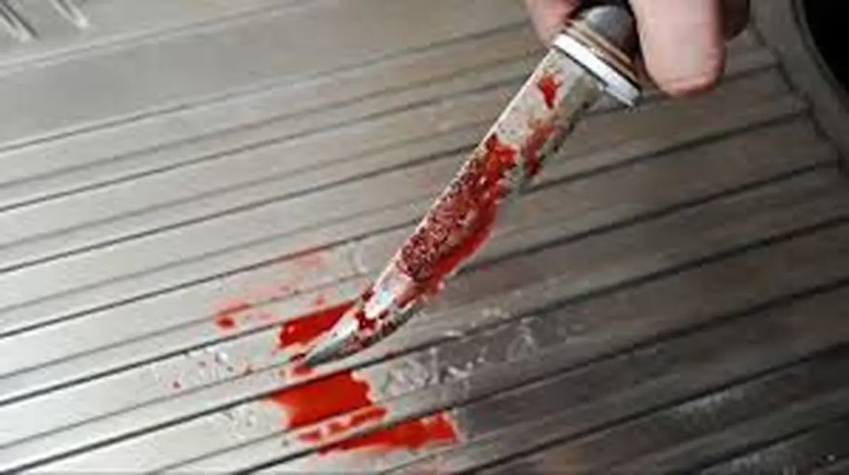 مردی با چاقویی در بدن به دنبال سیگار!