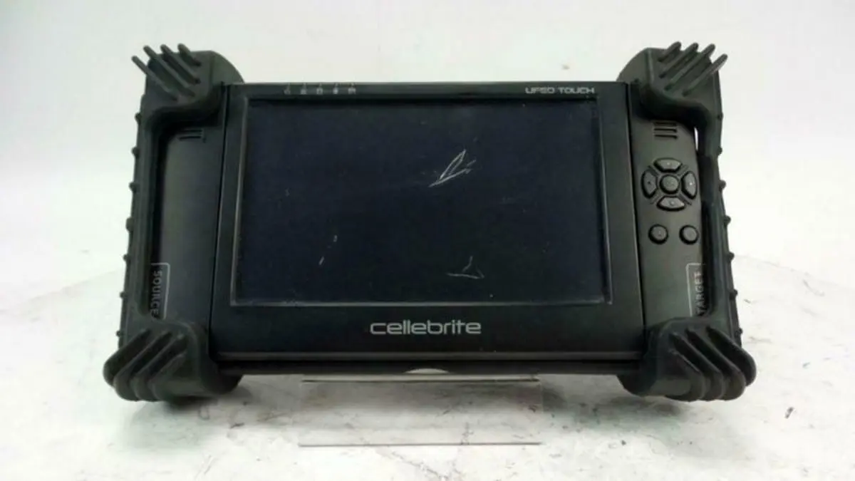 این ابزار هک ارزان قیمت به راحتی قفل آیفون شما را باز می‌کند