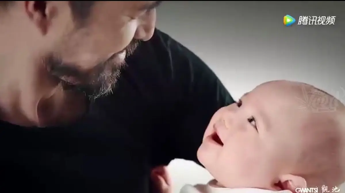 کودکی که فقط با صدای قلب مادرش آرام گرفت