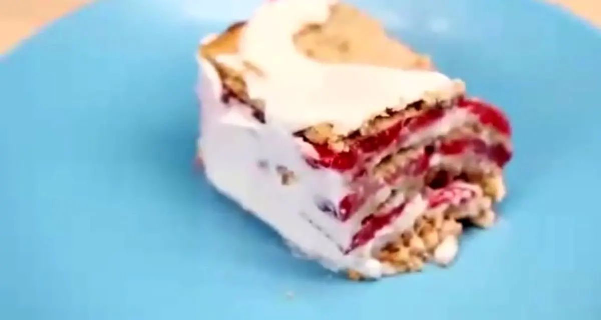 آموزش کیک توت فرنگی یخچالی